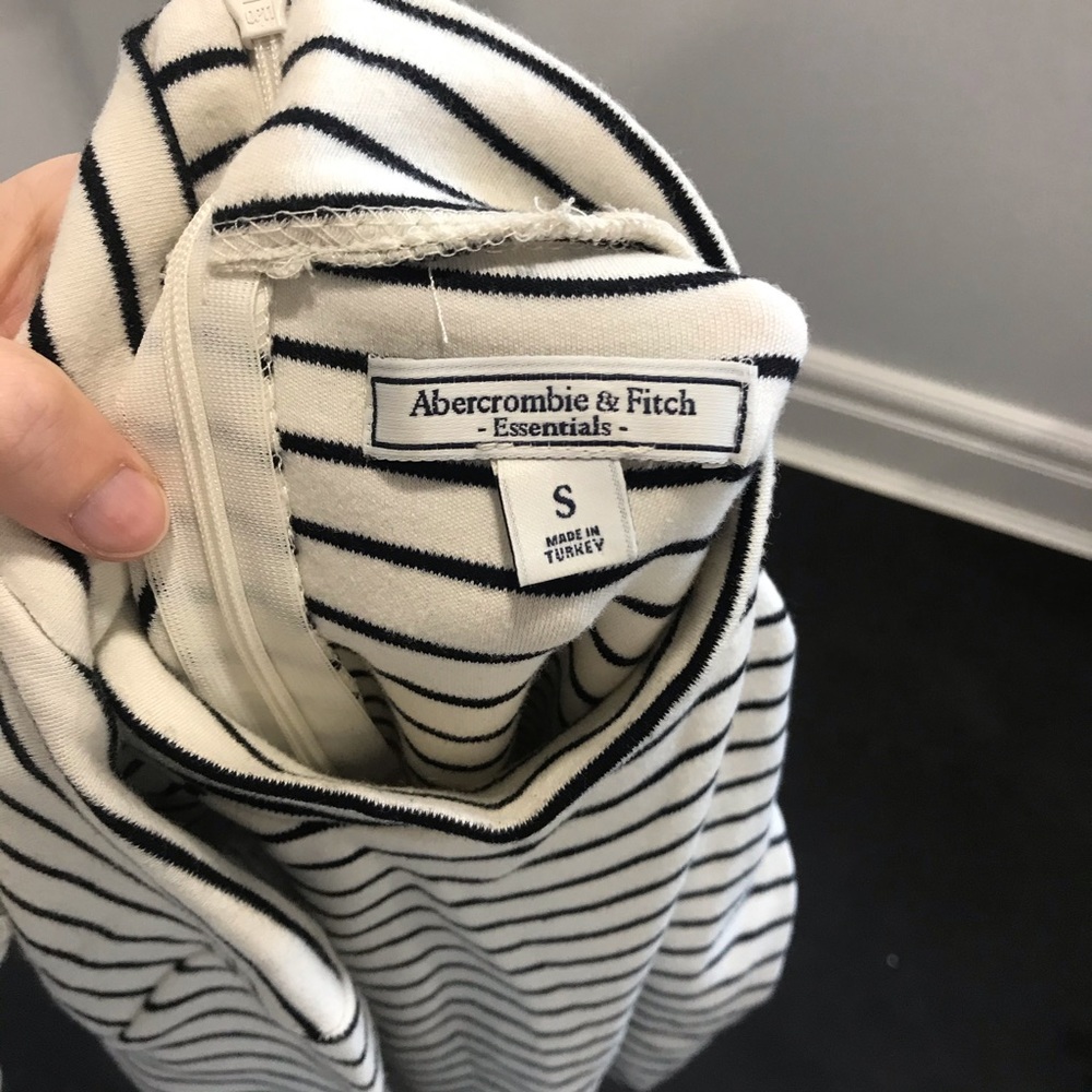 🌸Abercrombie mock neck tee - Picture 2 of 3